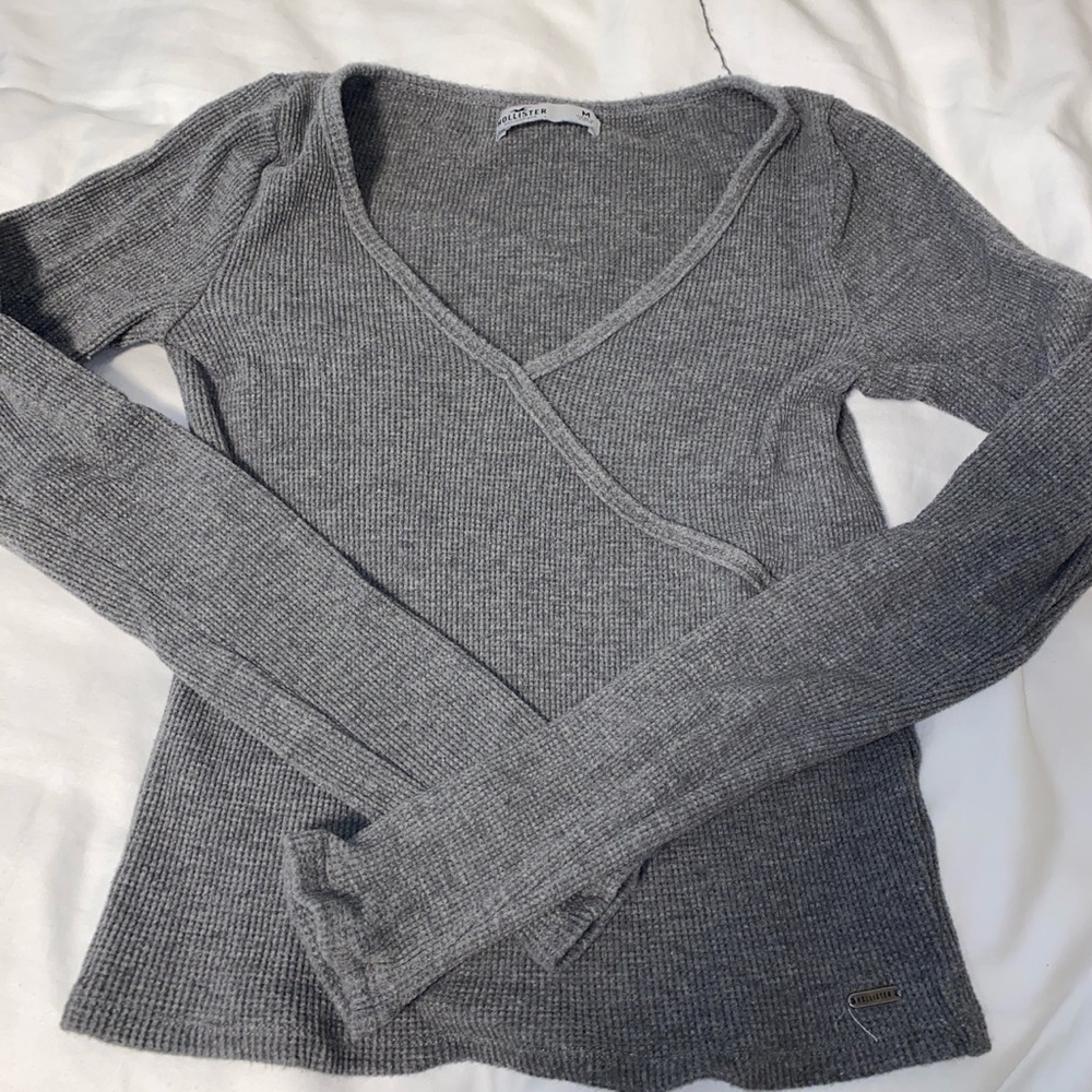 gray hollister long sleeve shirt ! size M